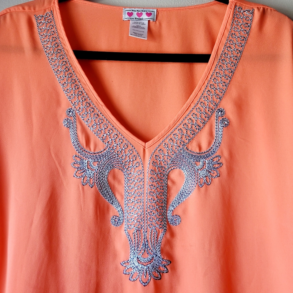 Embroidered top v-neck - Picture 6 of 8